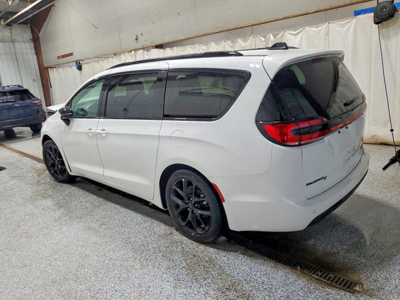 2025 CHRYSLER PACIFICA LIMITED photo 2