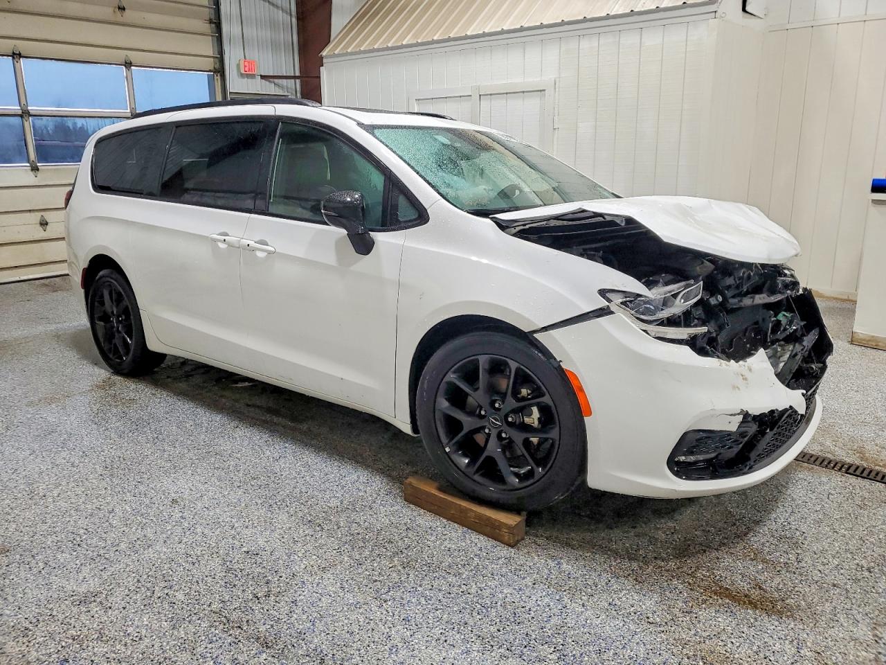 2025 CHRYSLER PACIFICA LIMITED photo 4