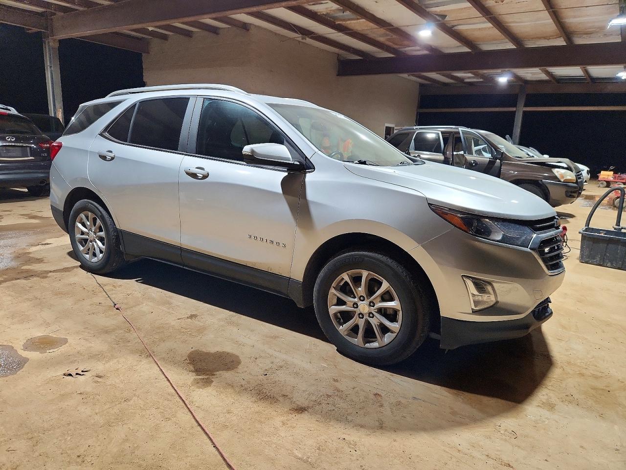 2021 CHEVROLET EQUINOX LT photo 4