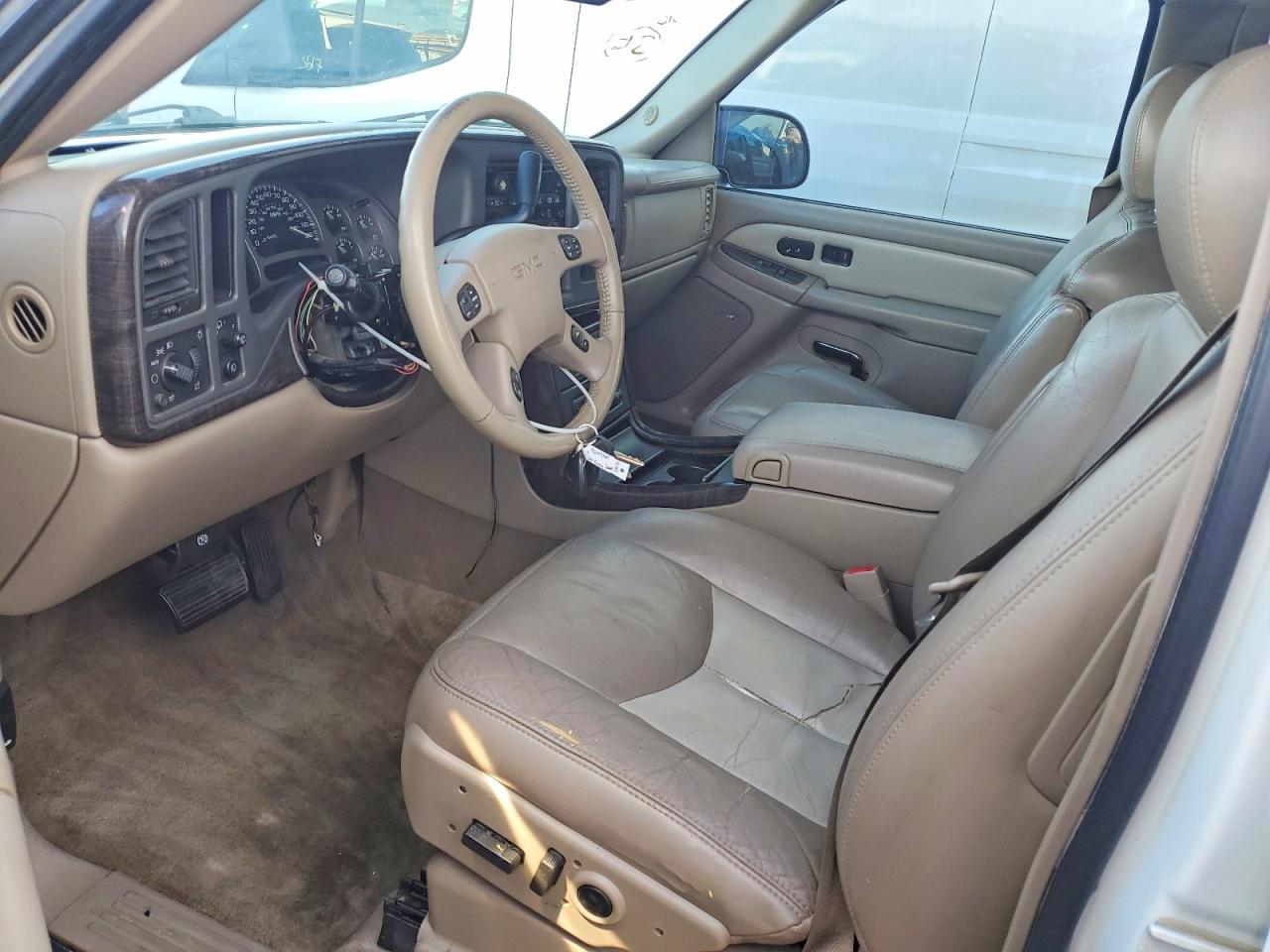 2004 GMC YUKON XL DENALI photo 7
