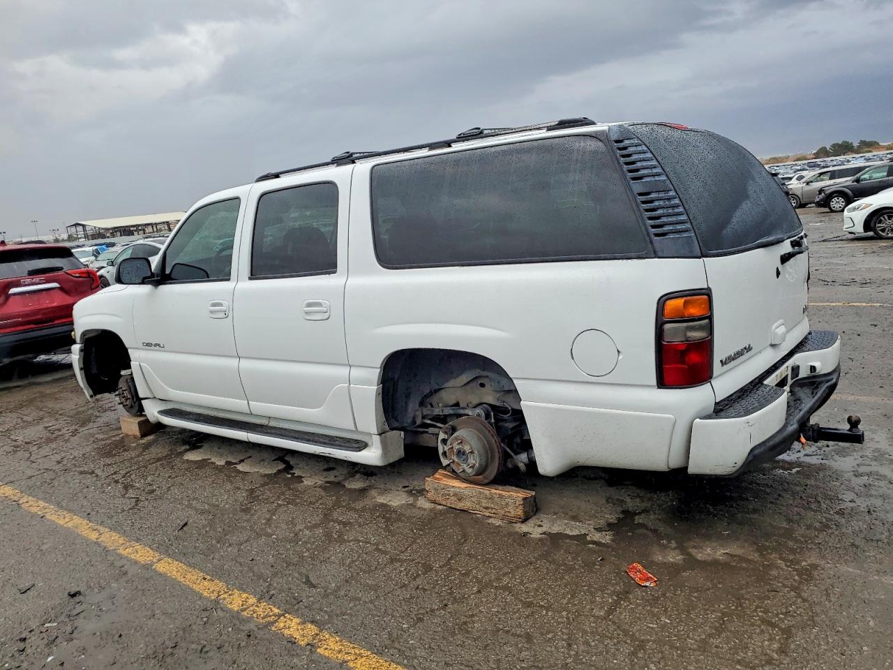 2004 GMC YUKON XL DENALI photo 2