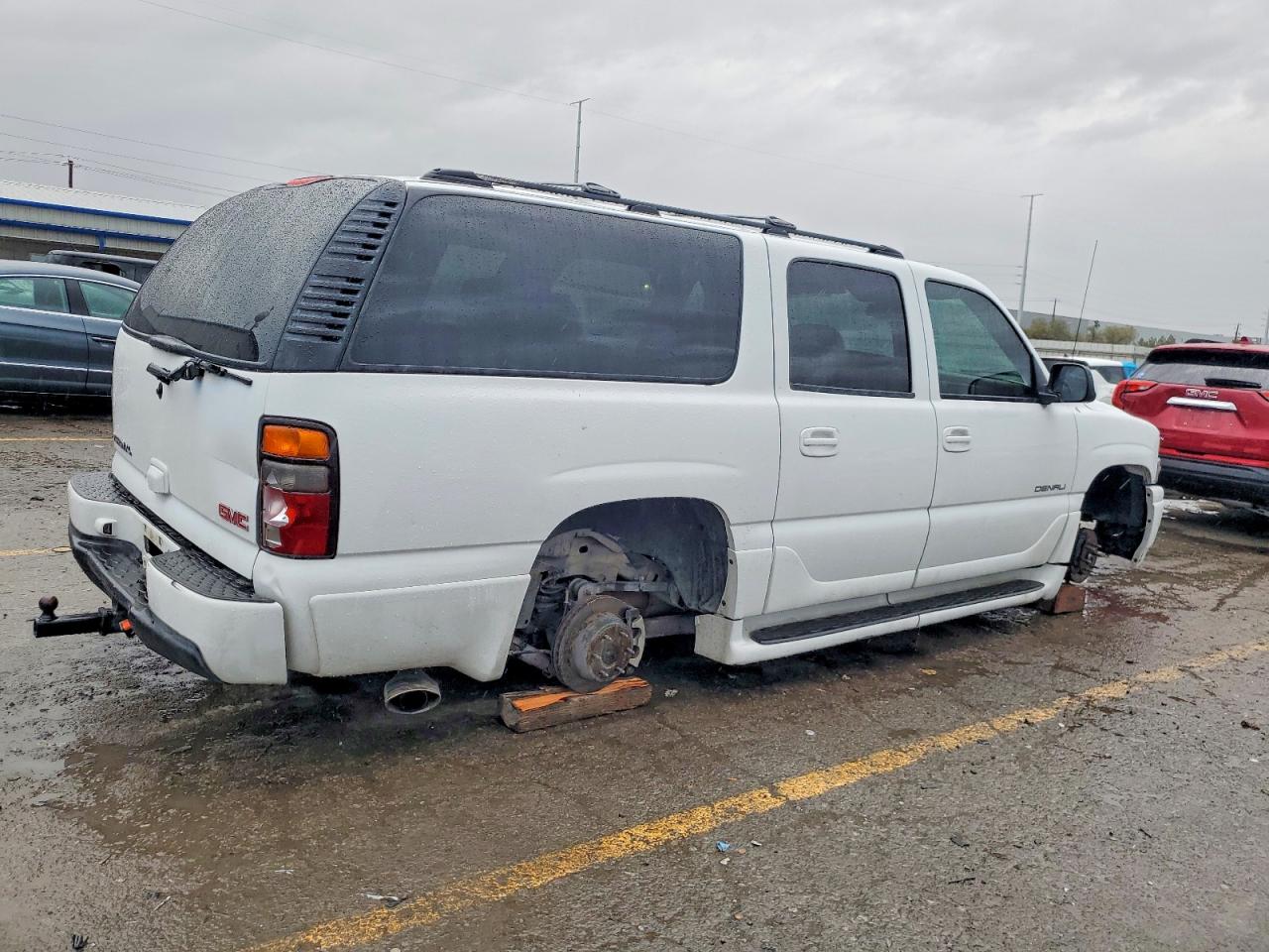 2004 GMC YUKON XL DENALI photo 3