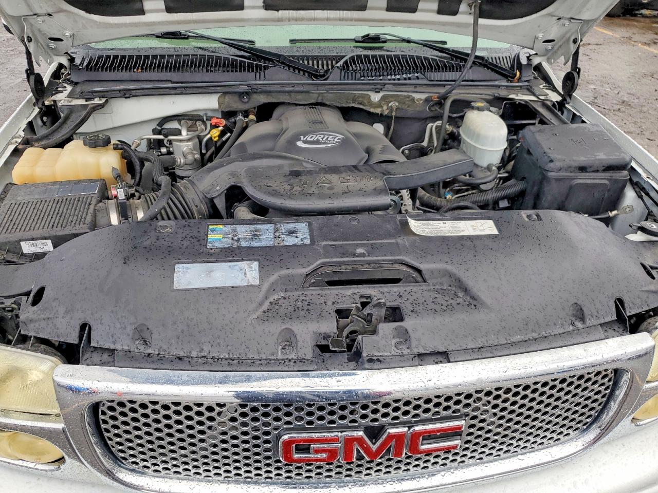 2004 GMC YUKON XL DENALI photo 12