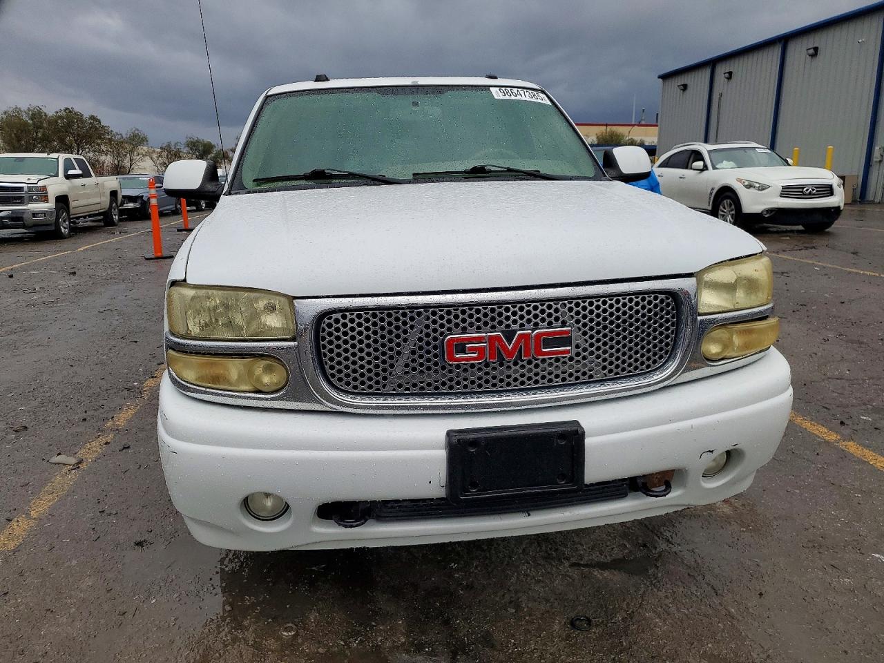 2004 GMC YUKON XL DENALI photo 5