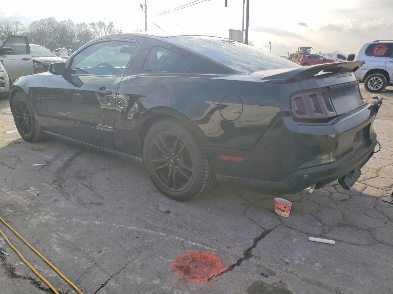 2012 FORD MUSTANG photo 2