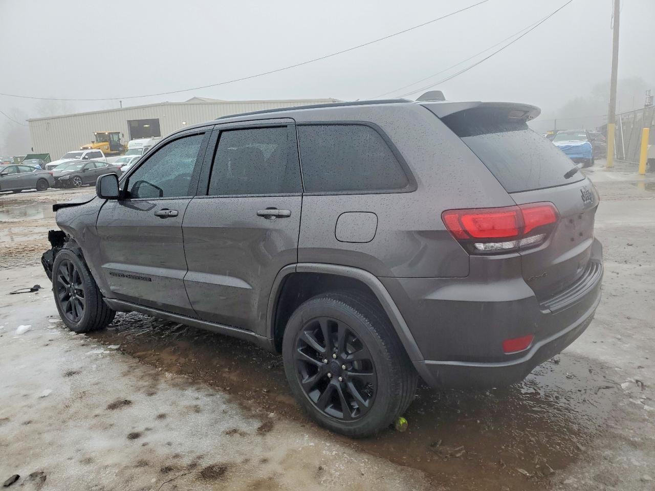 2020 JEEP GRAND CHEROKEE LAREDO photo 2