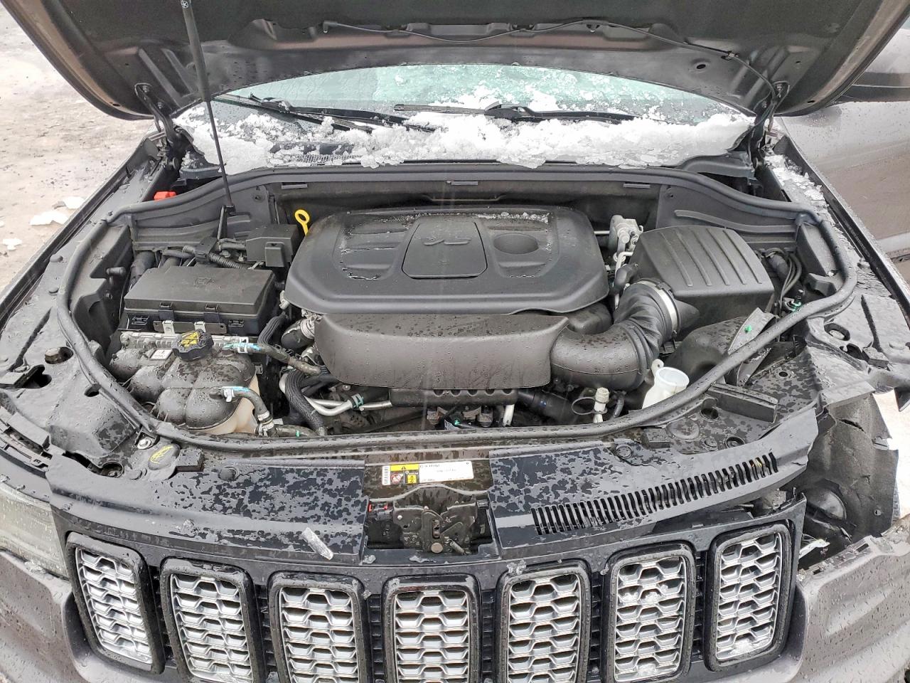 2020 JEEP GRAND CHEROKEE LAREDO photo 12