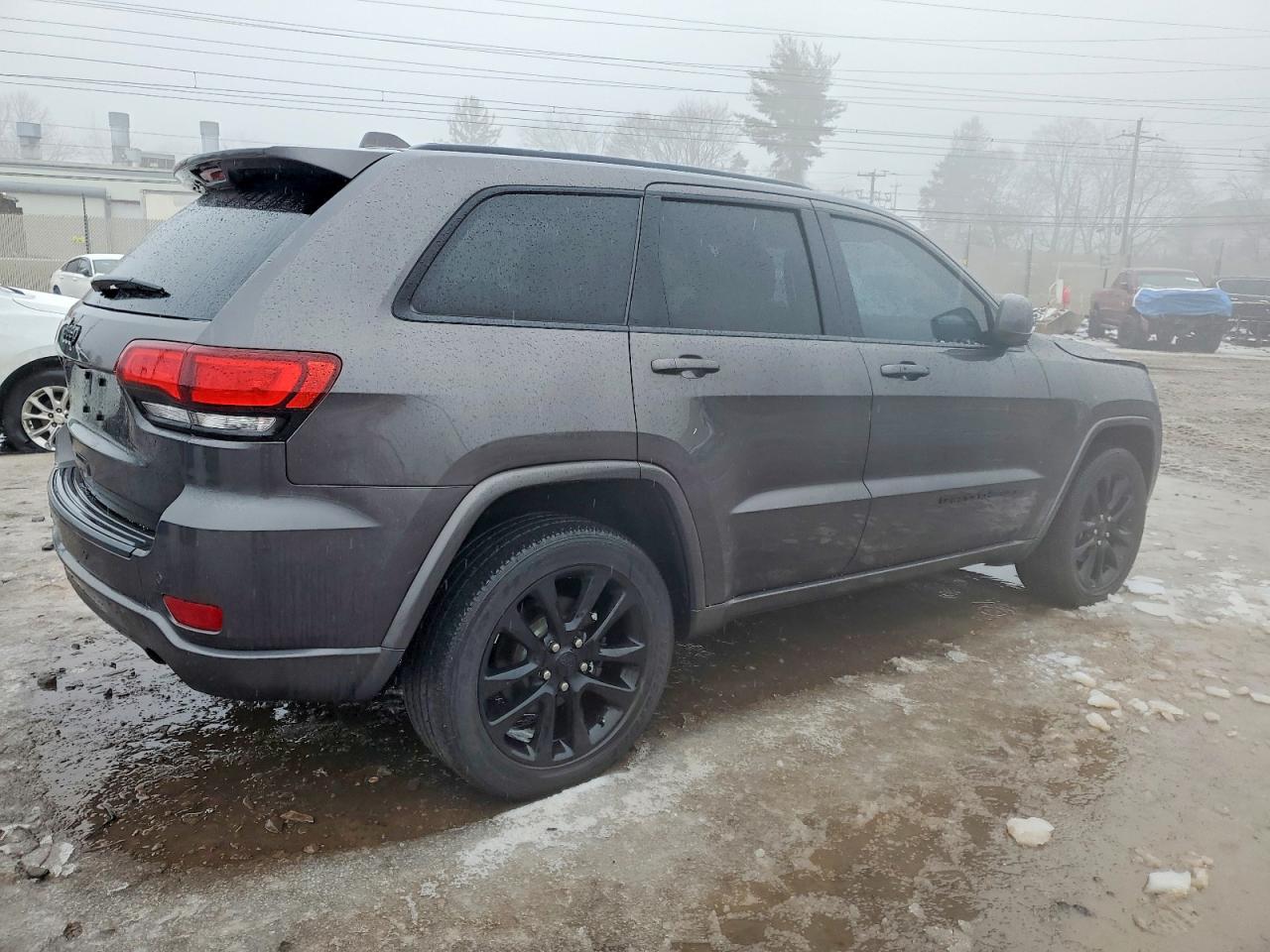 2020 JEEP GRAND CHEROKEE LAREDO photo 3