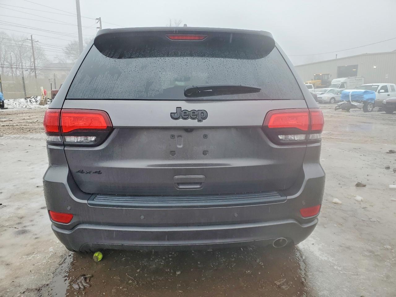 2020 JEEP GRAND CHEROKEE LAREDO photo 6