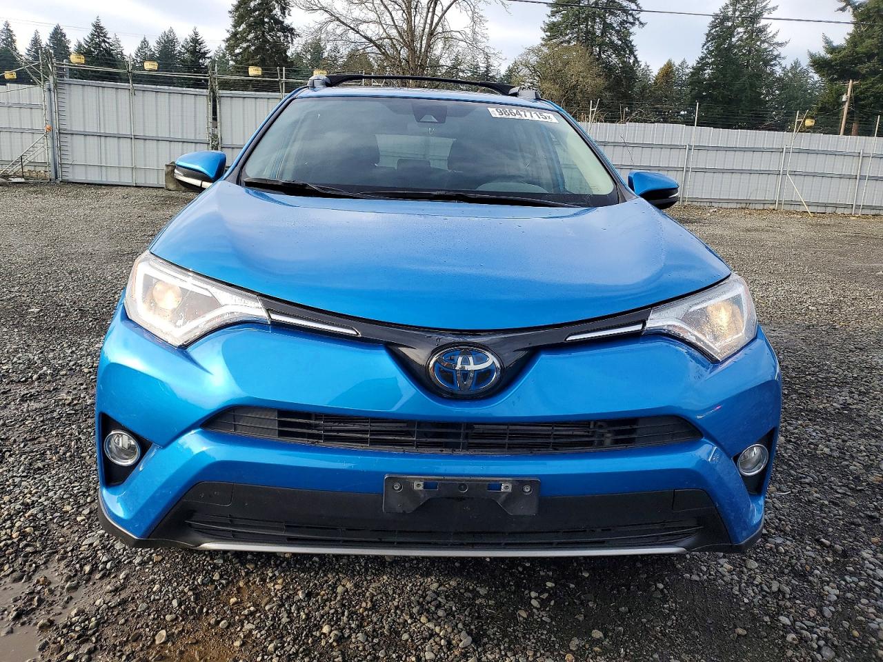 2017 TOYOTA RAV4 HV LE photo 5