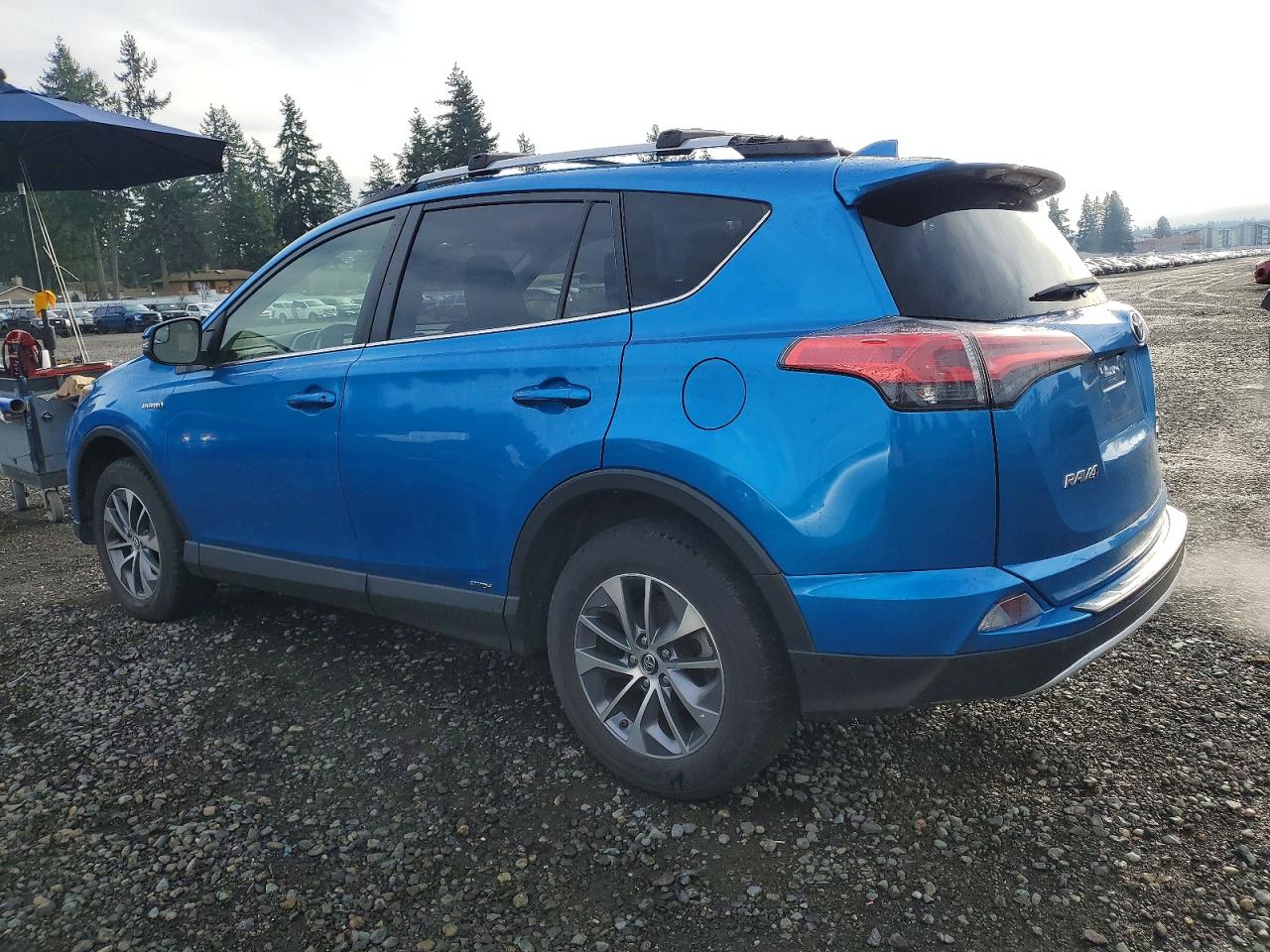 2017 TOYOTA RAV4 HV LE photo 2