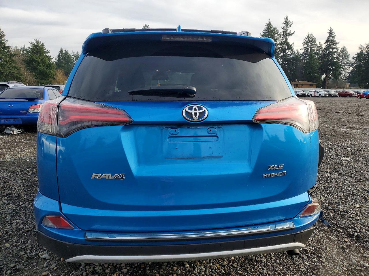 2017 TOYOTA RAV4 HV LE photo 6