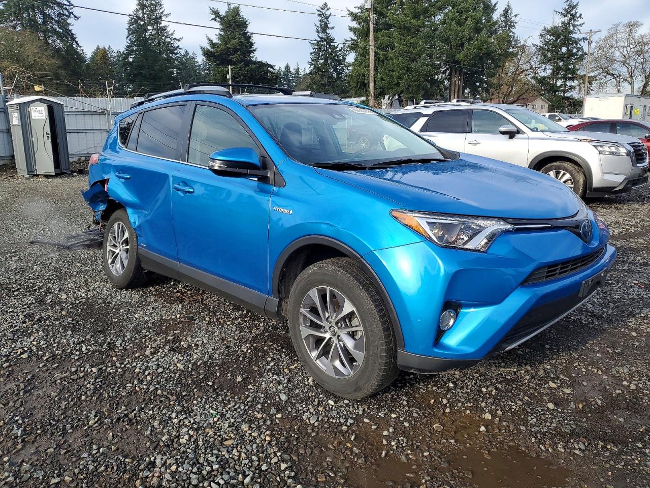 2017 TOYOTA RAV4 HV LE photo 4