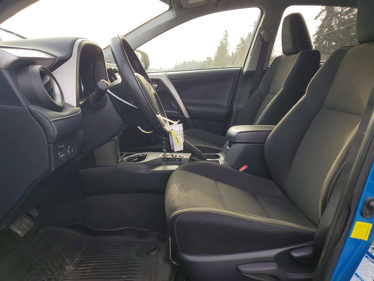 2017 TOYOTA RAV4 HV LE photo 7