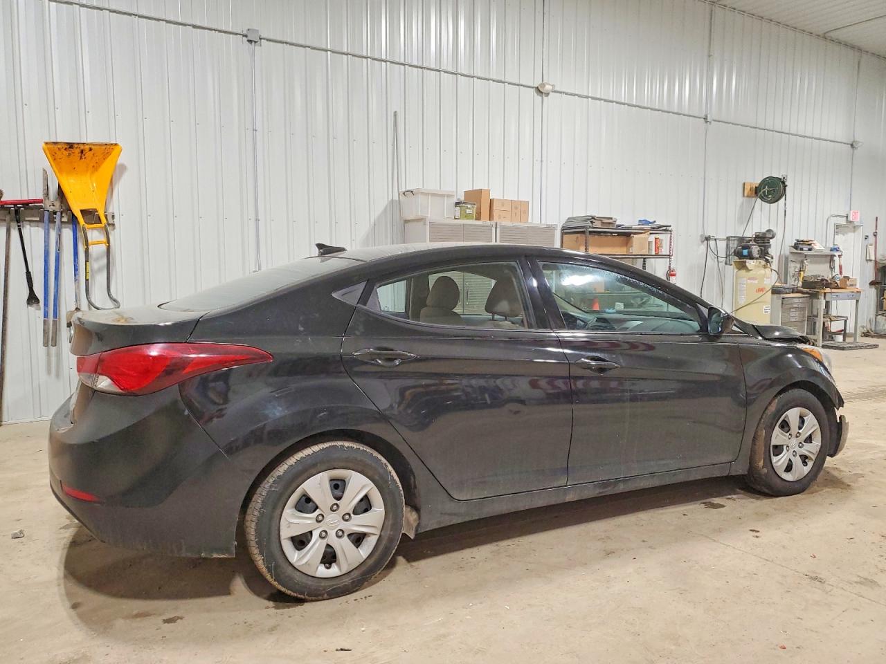 2016 HYUNDAI ELANTRA SE photo 3