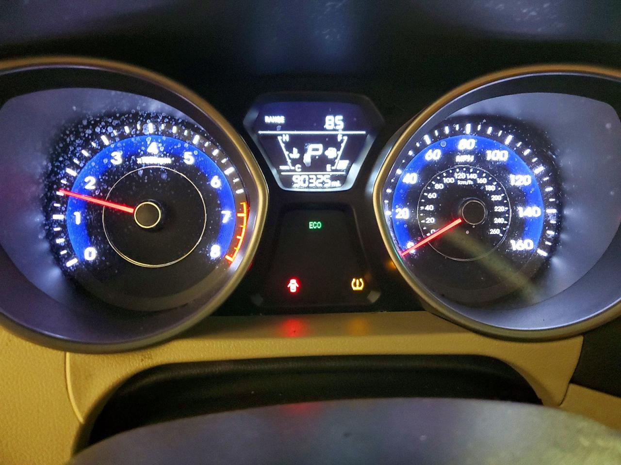 2016 HYUNDAI ELANTRA SE photo 9