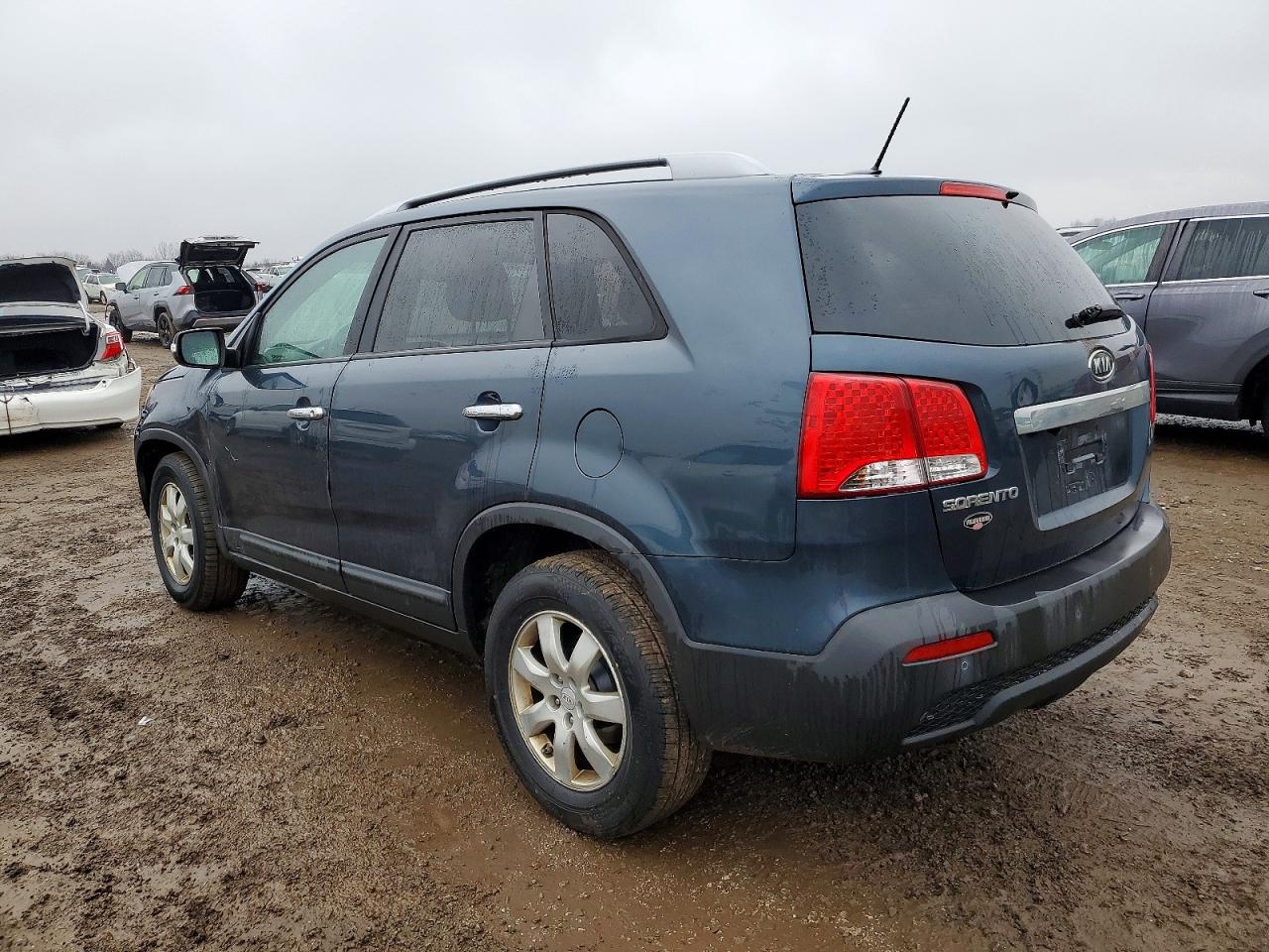2011 KIA SORENTO BASE photo 2