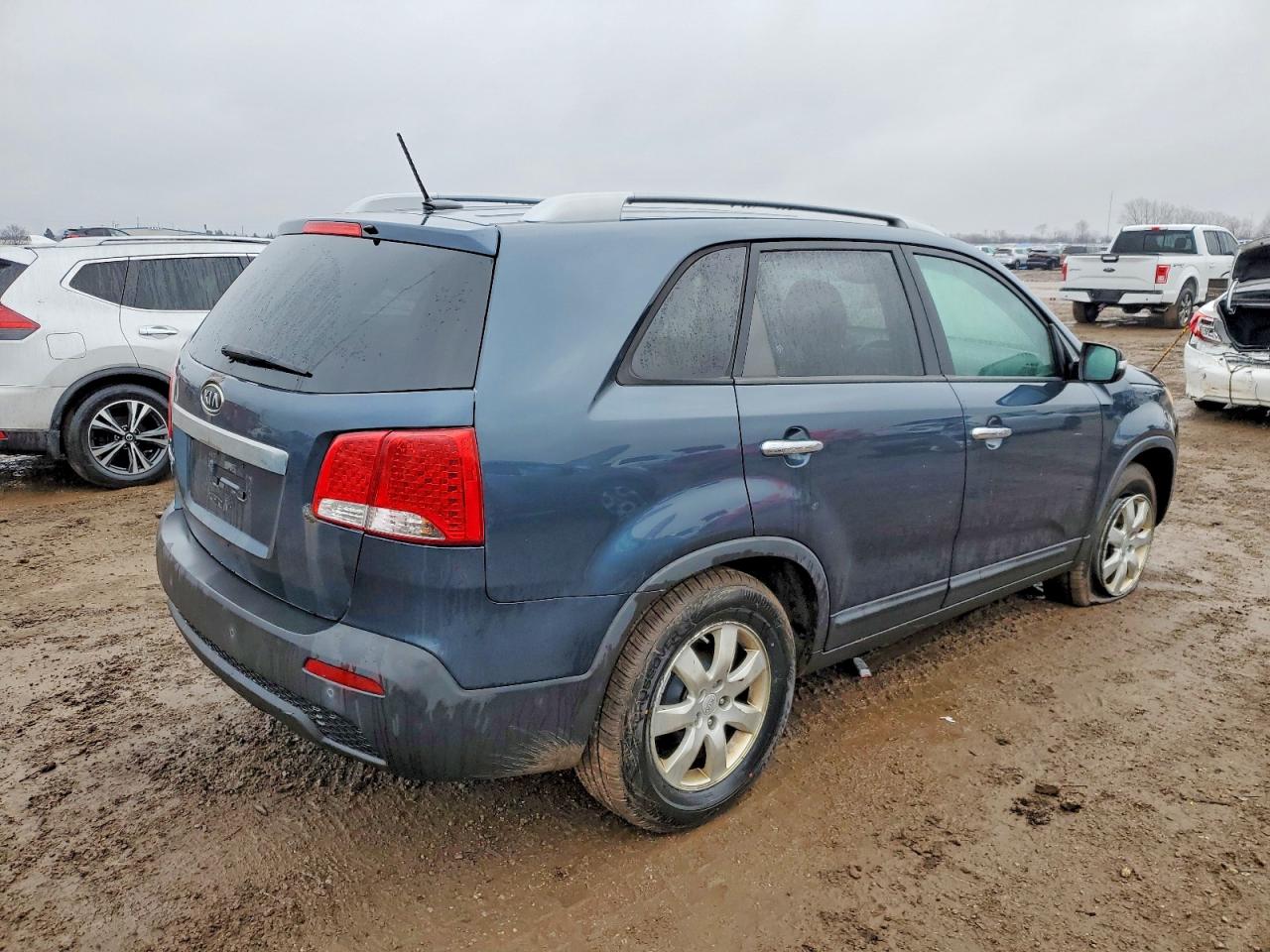 2011 KIA SORENTO BASE photo 3