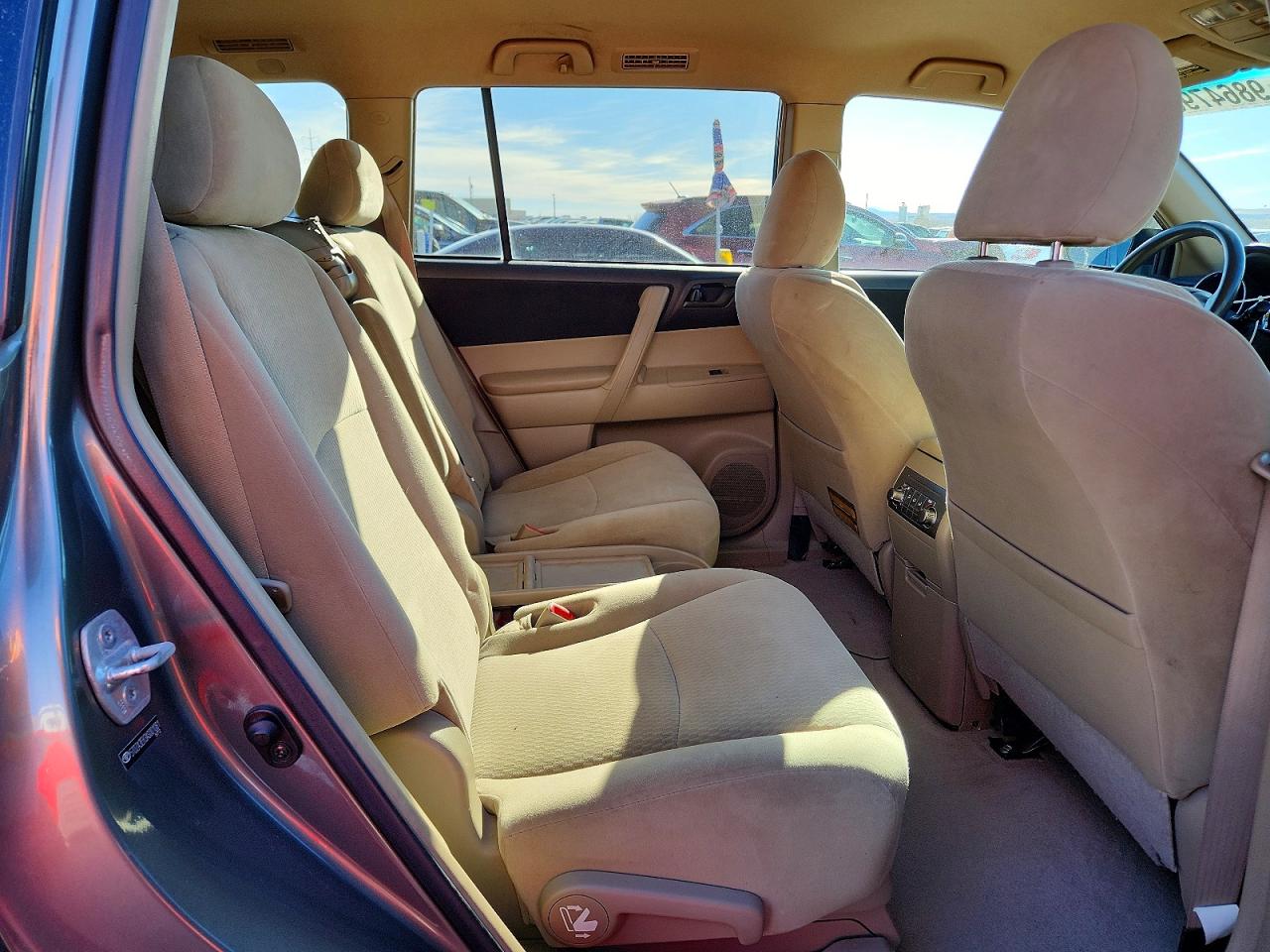 2010 TOYOTA HIGHLANDER photo 11