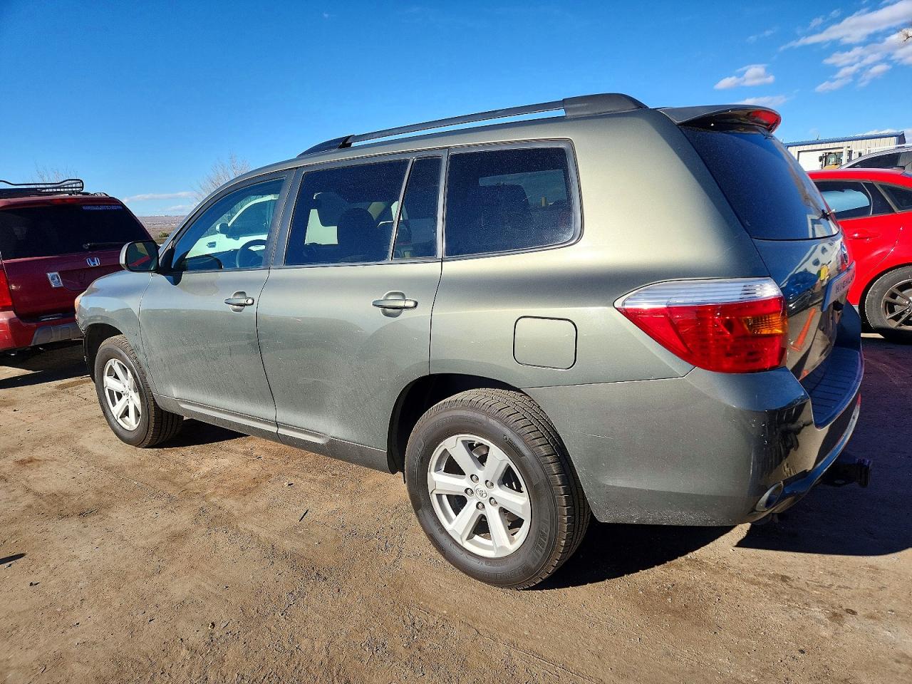 2010 TOYOTA HIGHLANDER photo 2
