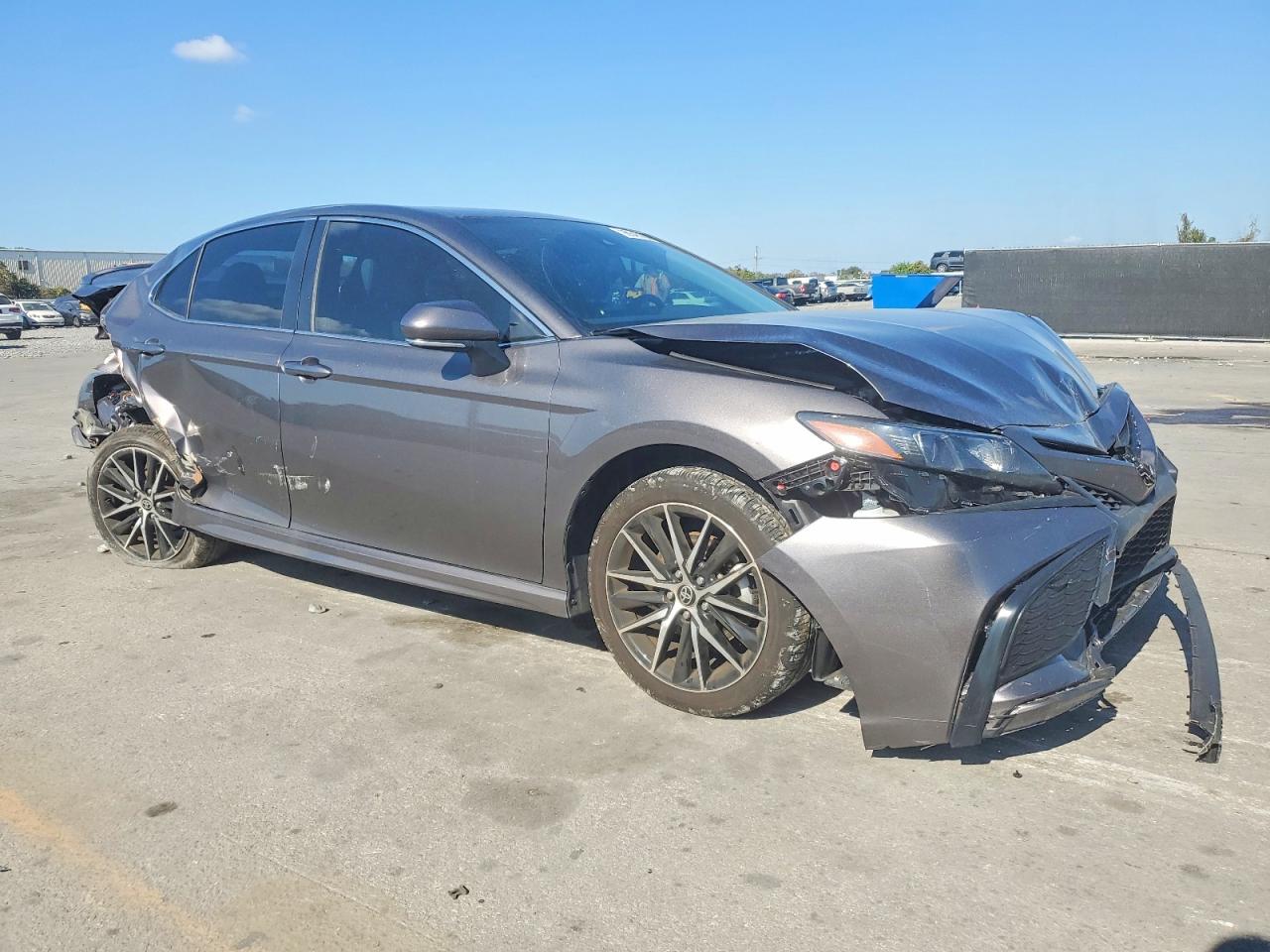 2024 TOYOTA CAMRY SE photo 4