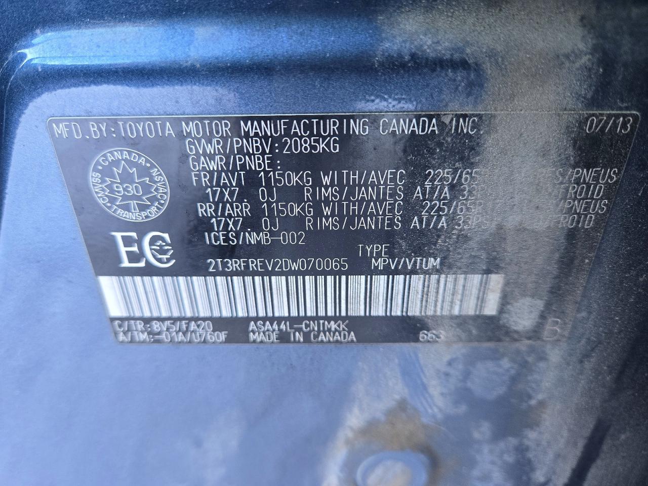 2013 TOYOTA RAV4 XLE photo 25