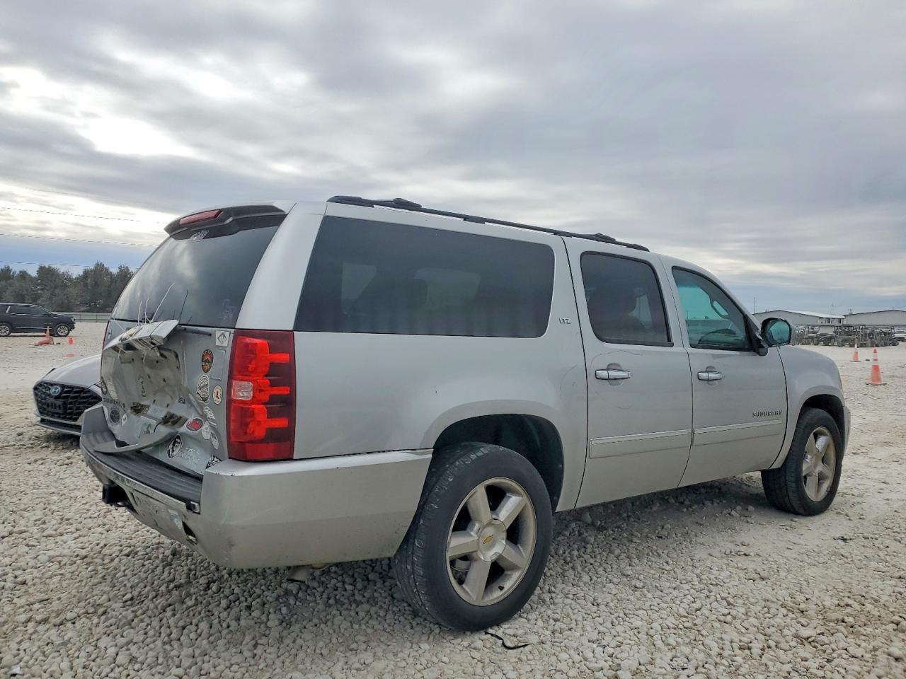 2013 CHEVROLET SUBURBAN K1500 LTZ photo 3