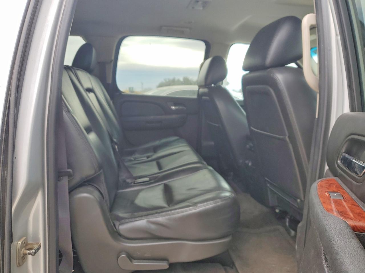 2013 CHEVROLET SUBURBAN K1500 LTZ photo 11