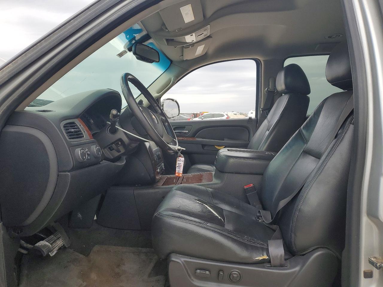 2013 CHEVROLET SUBURBAN K1500 LTZ photo 7