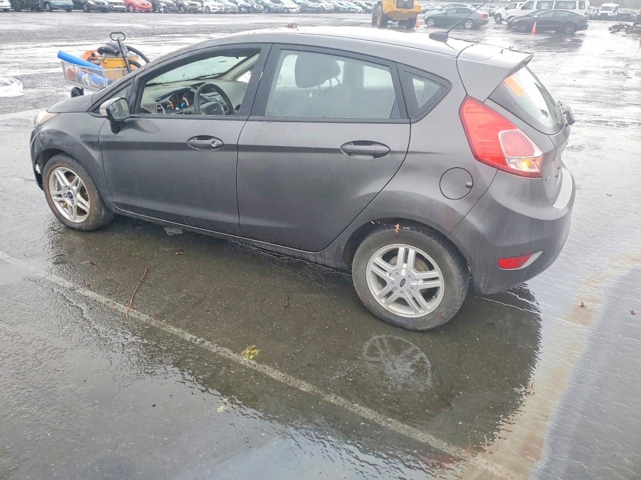 2018 FORD FIESTA SE photo 2