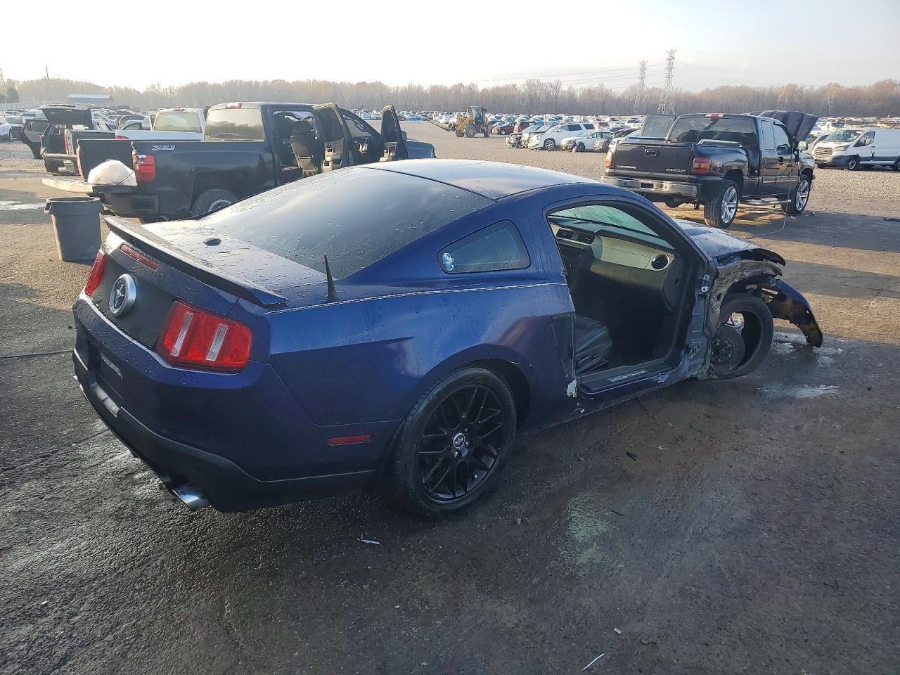 2012 FORD MUSTANG photo 3