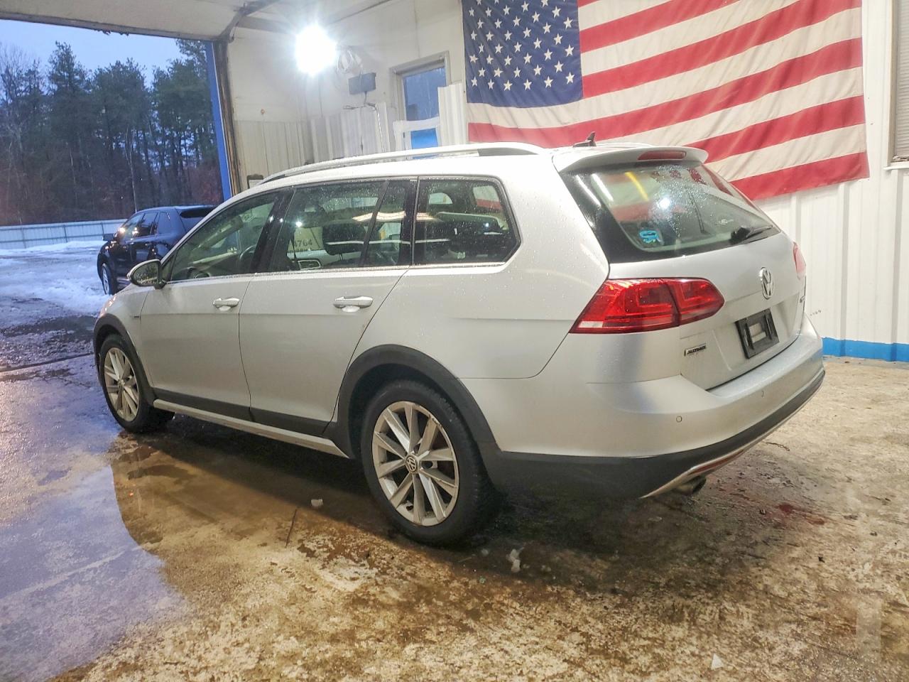2017 VOLKSWAGEN GOLF ALLTRACK S photo 2