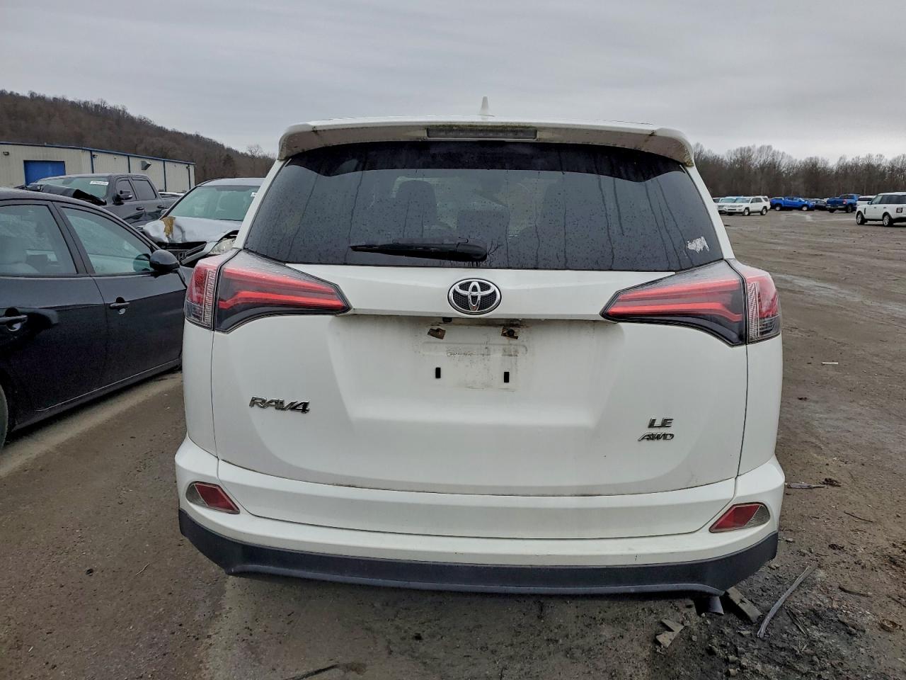 2017 TOYOTA RAV4 LE photo 6