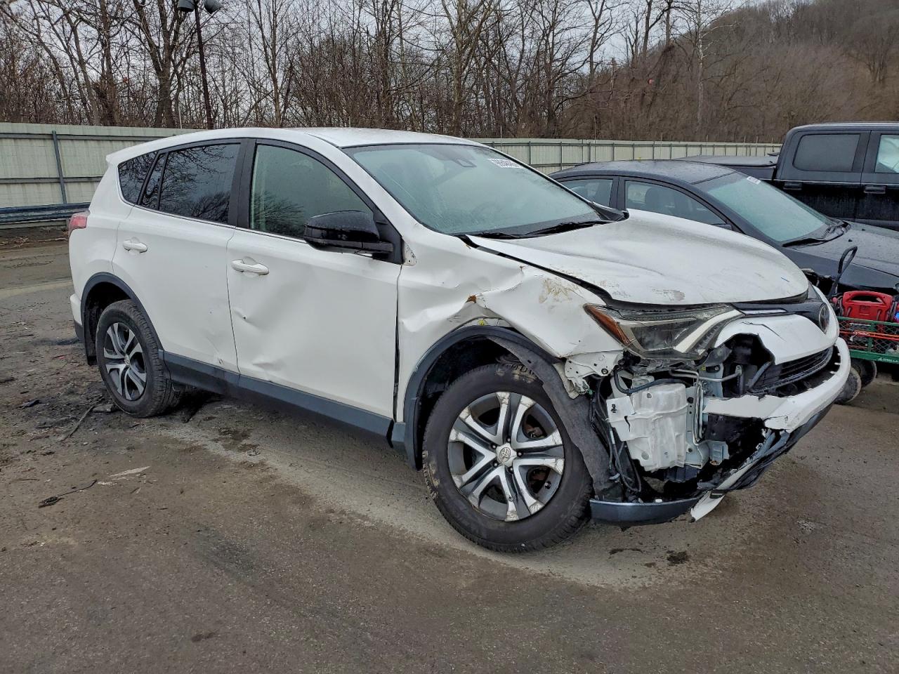 2017 TOYOTA RAV4 LE photo 4