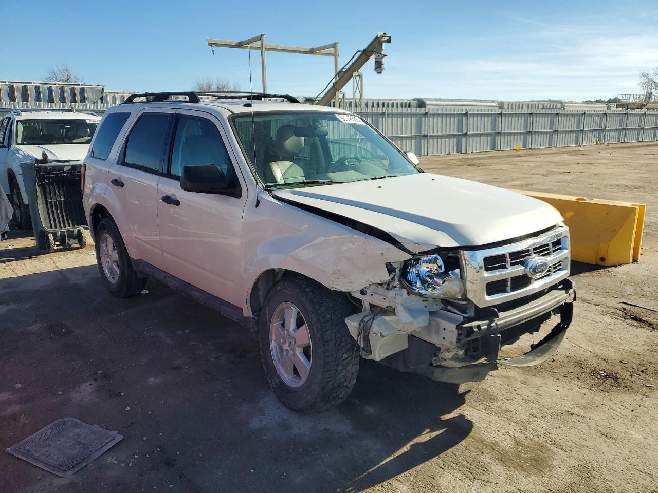 2011 FORD ESCAPE XLT photo 4
