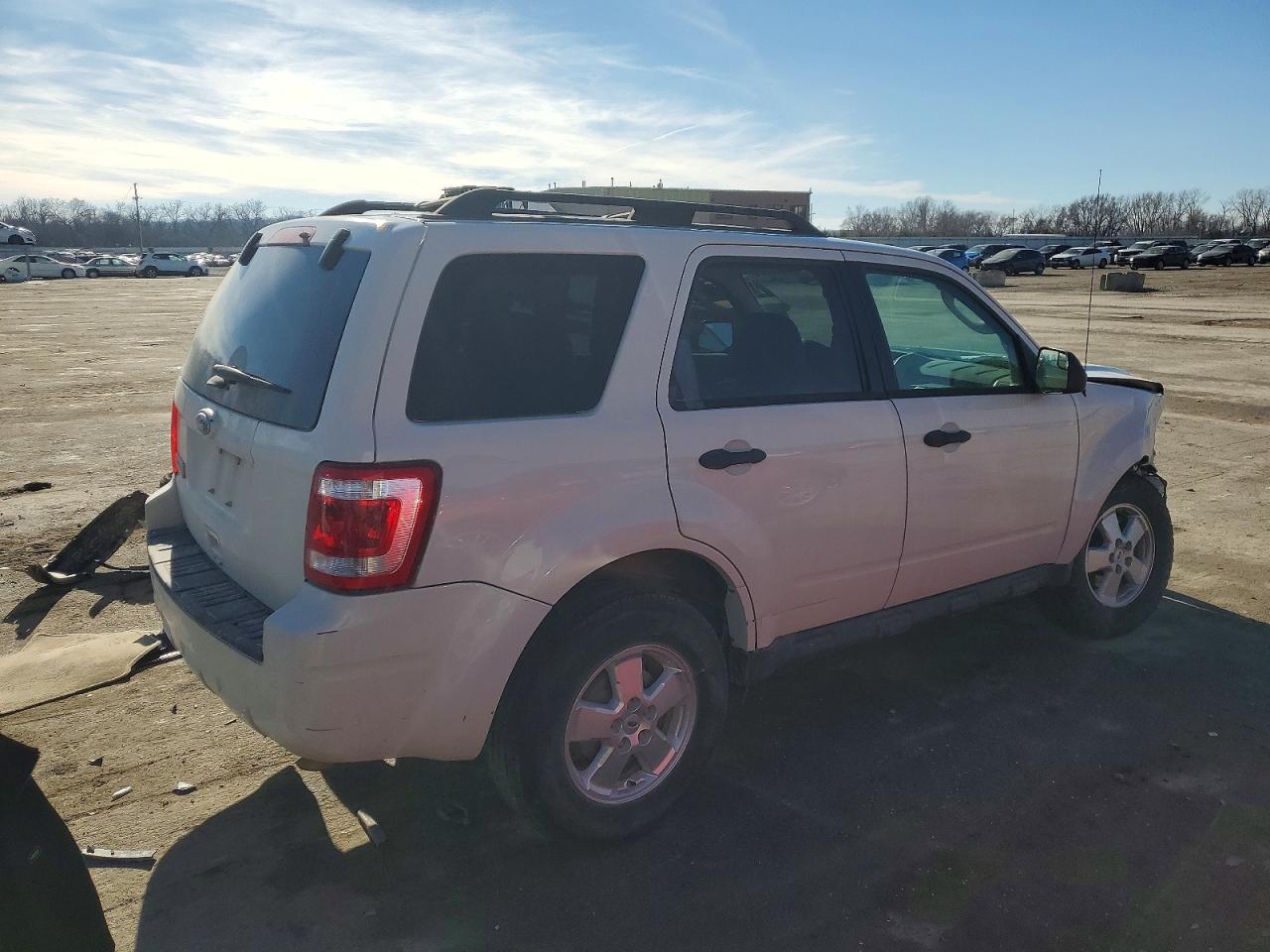 2011 FORD ESCAPE XLT photo 3