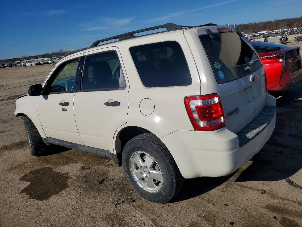 2011 FORD ESCAPE XLT photo 2