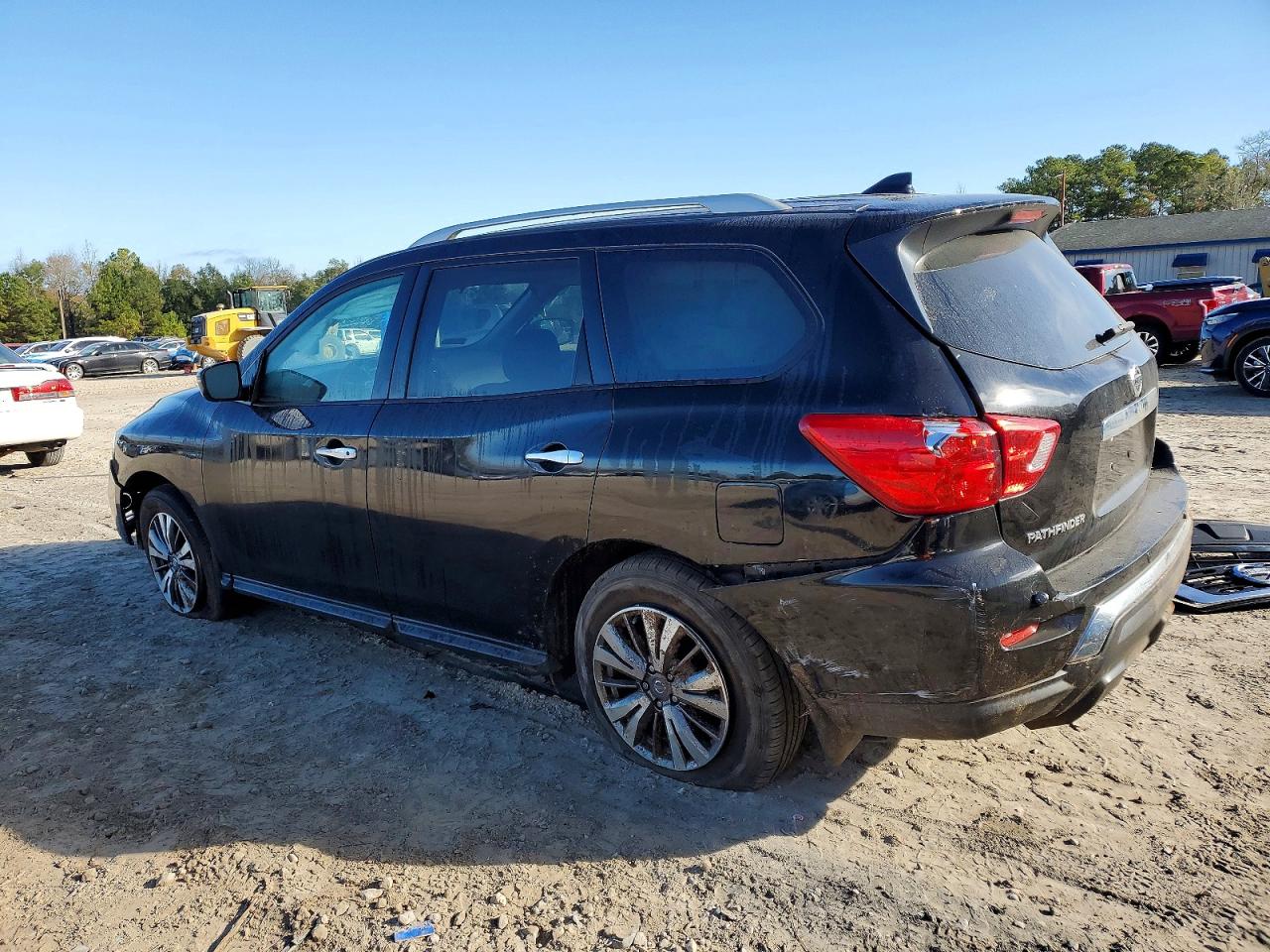2020 NISSAN PATHFINDER S photo 2