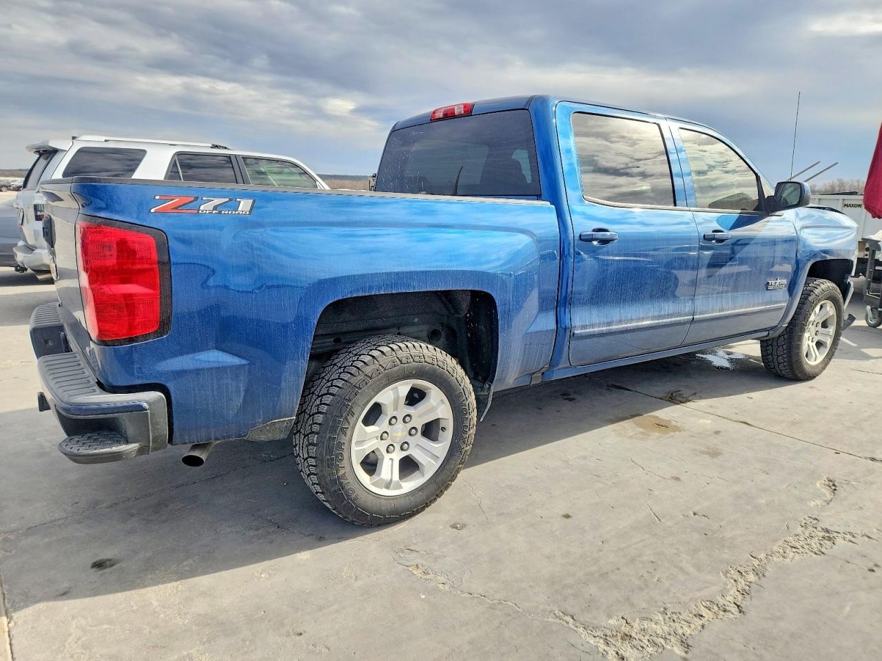 2018 CHEVROLET SILVERADO K1500 LT photo 3