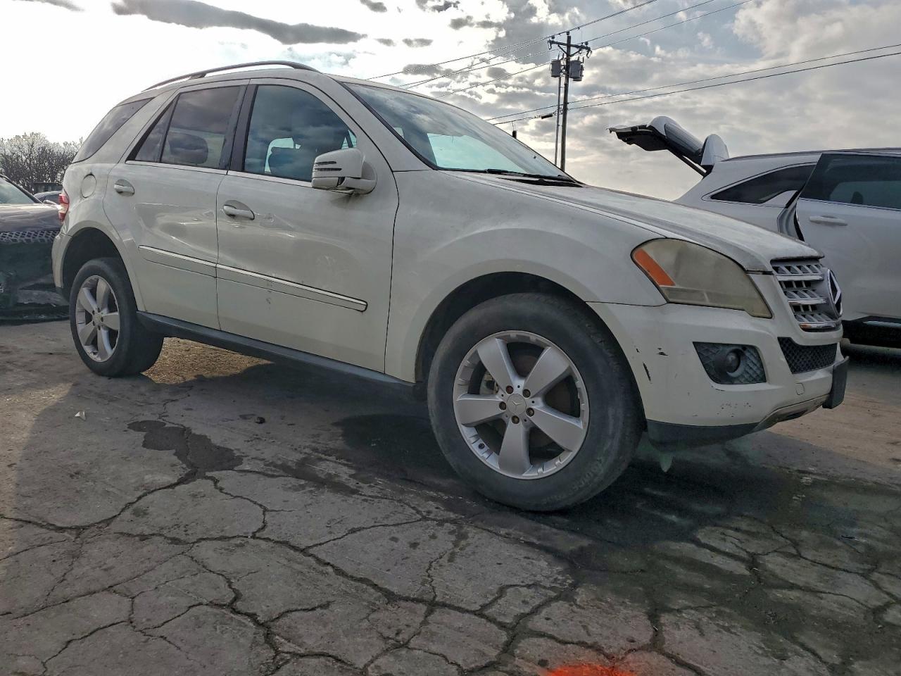 2011 MERCEDES-BENZ ML 350 photo 4