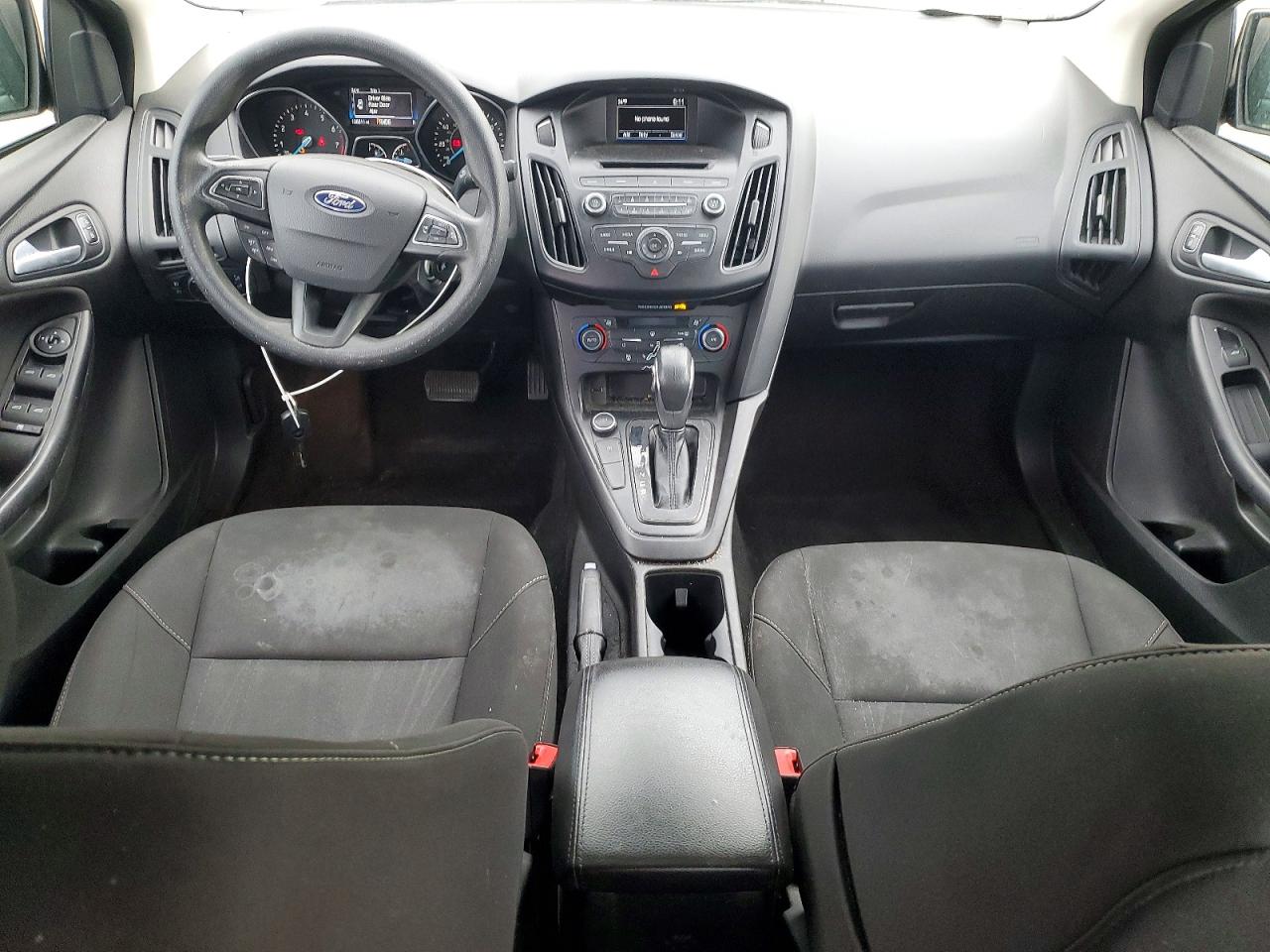 2017 FORD FOCUS SE photo 8