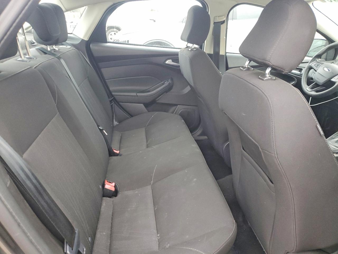 2017 FORD FOCUS SE photo 10