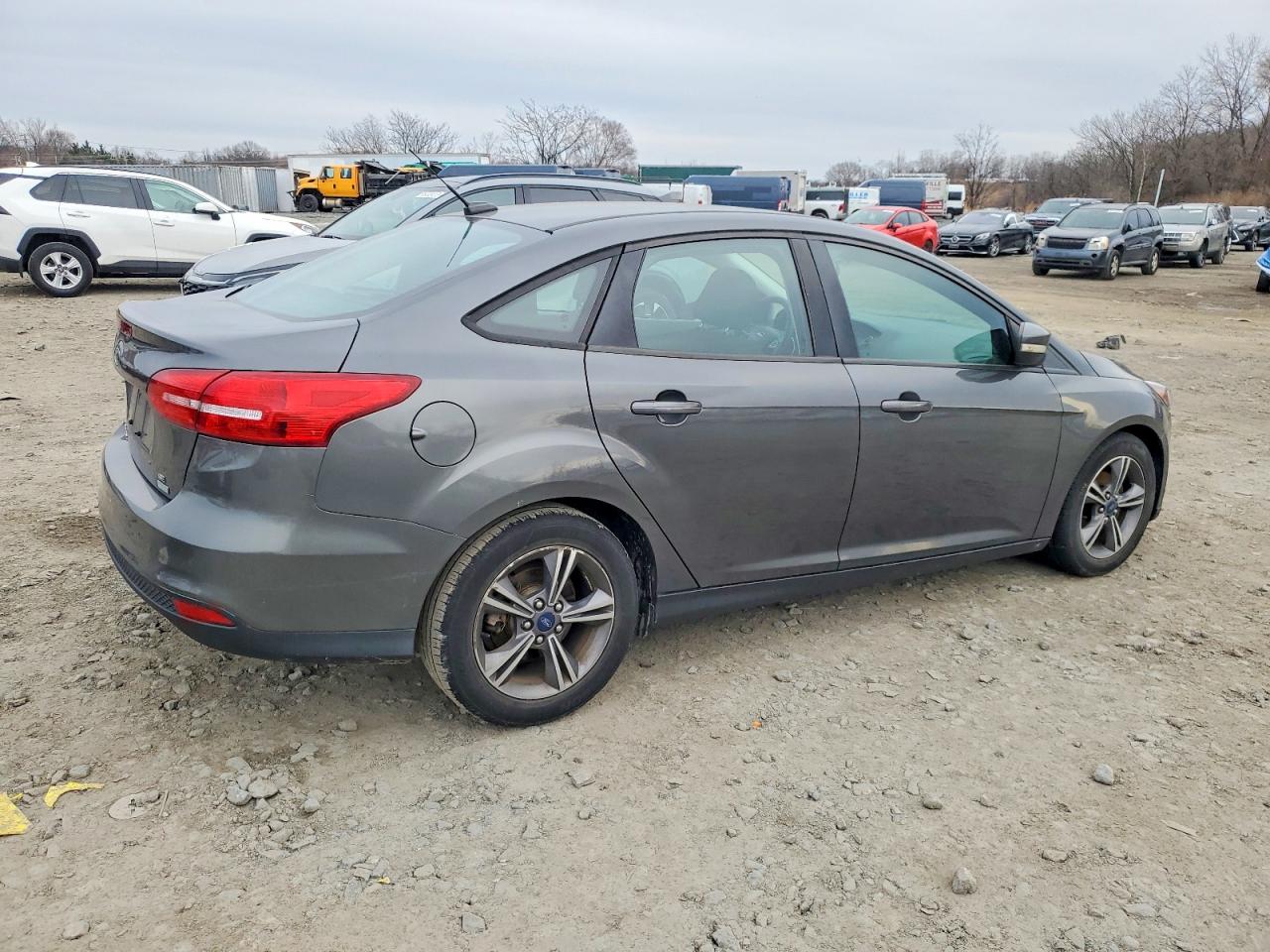 2017 FORD FOCUS SE photo 3