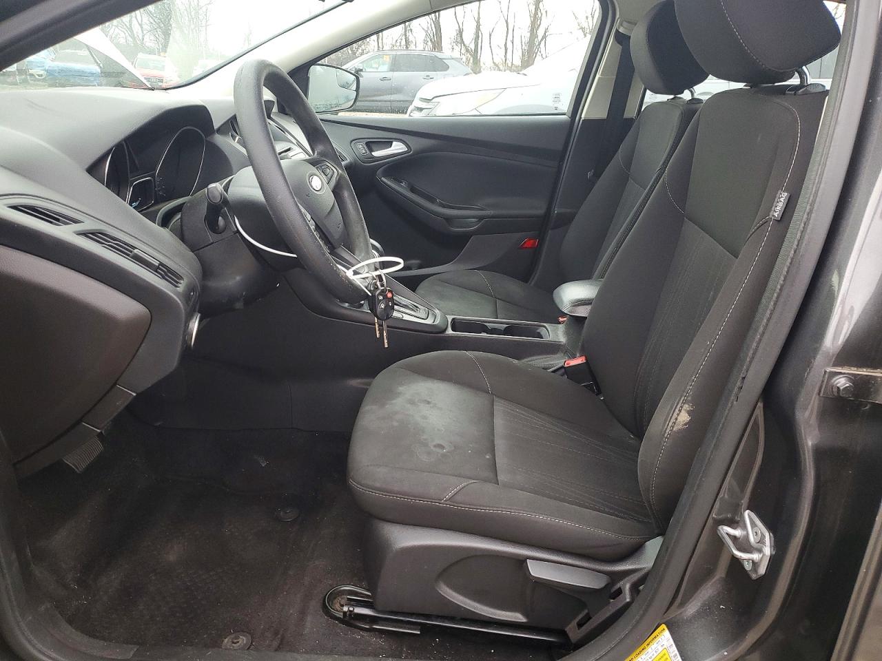 2017 FORD FOCUS SE photo 7