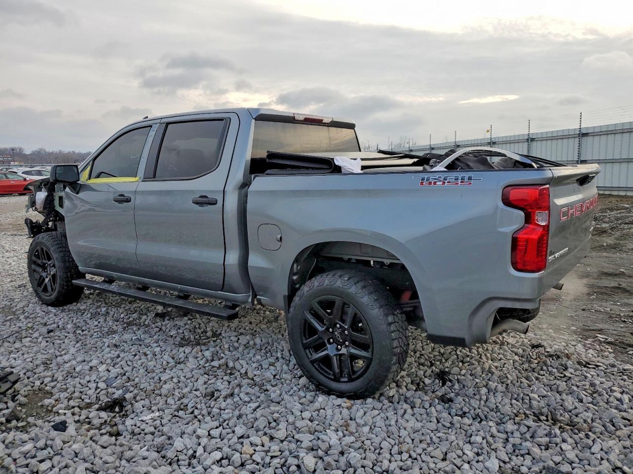 2024 CHEVROLET SILVERADO K1500 TRAIL BOSS CUSTOM photo 2