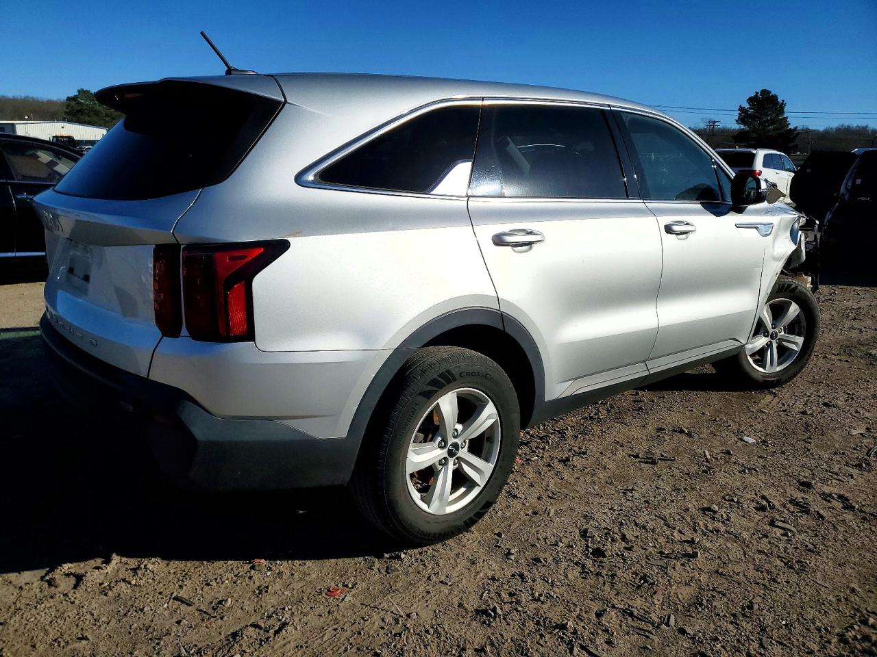2022 KIA SORENTO LX photo 3