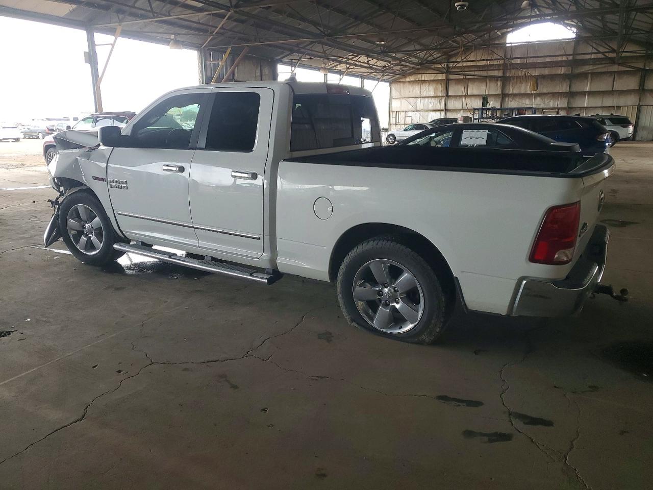 2016 RAM 1500 SLT photo 2
