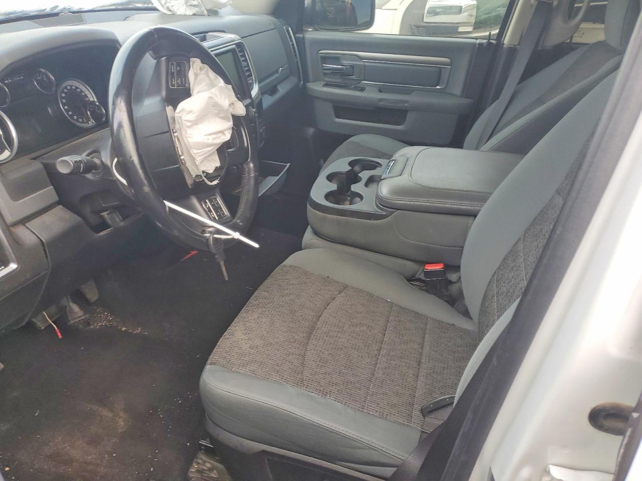 2016 RAM 1500 SLT photo 7