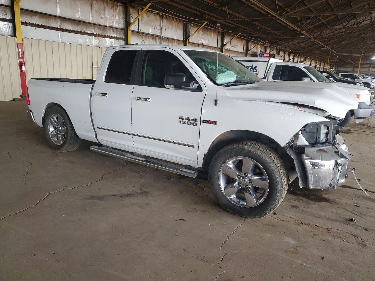 2016 RAM 1500 SLT photo 4