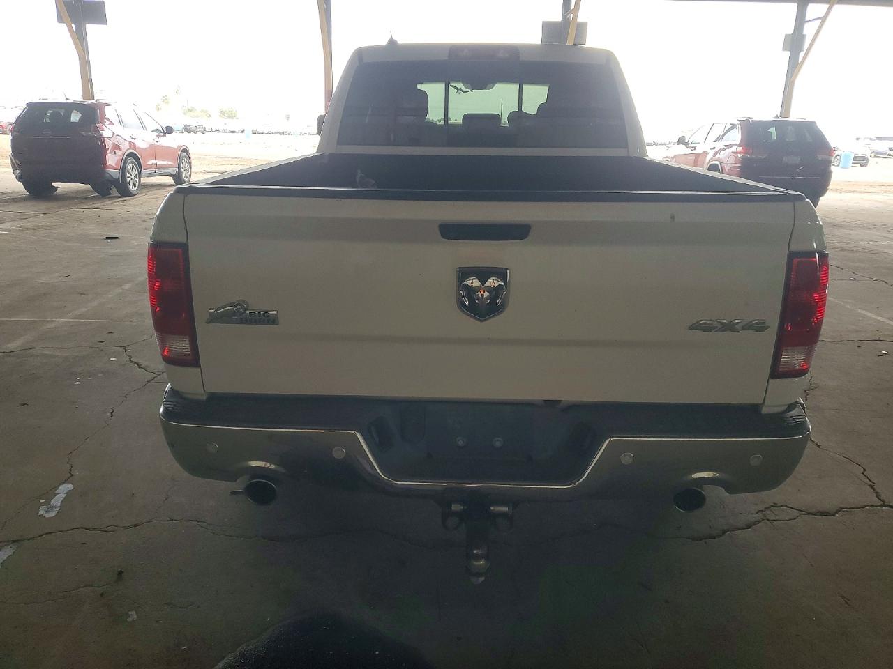 2016 RAM 1500 SLT photo 6